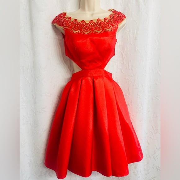 Sherri Hill Prom Invisible Neckline Beaded Laced Back Cutout Silky Short Dress 0 - Picture 1 of 9